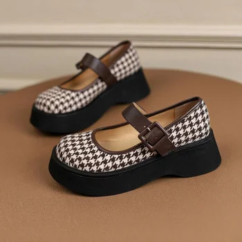 BKQU Мери Джейн Дамски обувки 2022 Нова Мода Сто Подходяща пола в Тънка Клетка с малките пръсти, Обувки на платформа с дебела подметка
