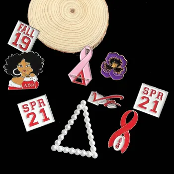 Ръчно изработени Гръцкото Женското Общество Писмо Лого AEO SPR21 Момиче ЕСЕН 19 Цвете Триъгълник Женски Брошки Игли С Ревери Бижута
